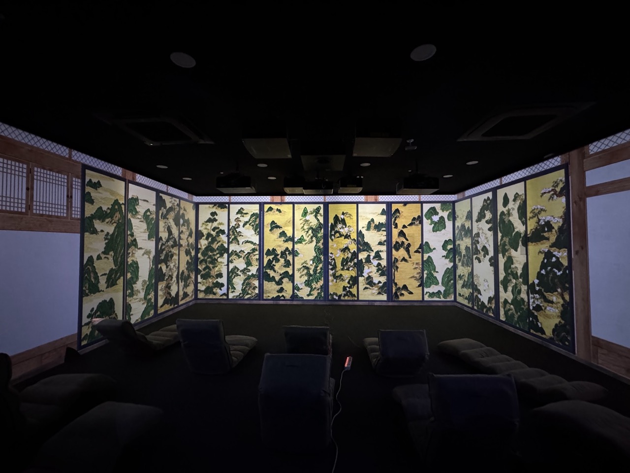 Digital folding screen showcase