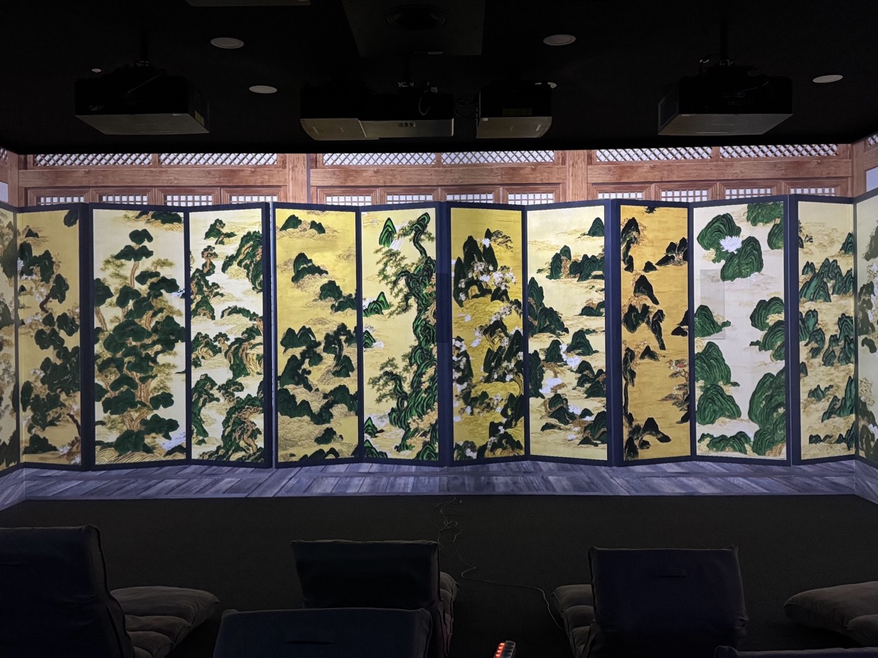 Digital folding screen interactive content